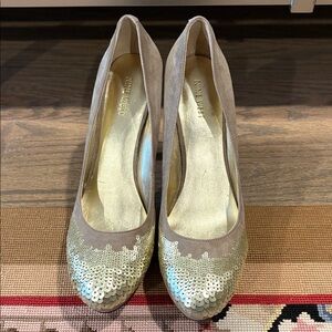 Nine West 9.5 suede Beige and Gold Sequin platform Pumps